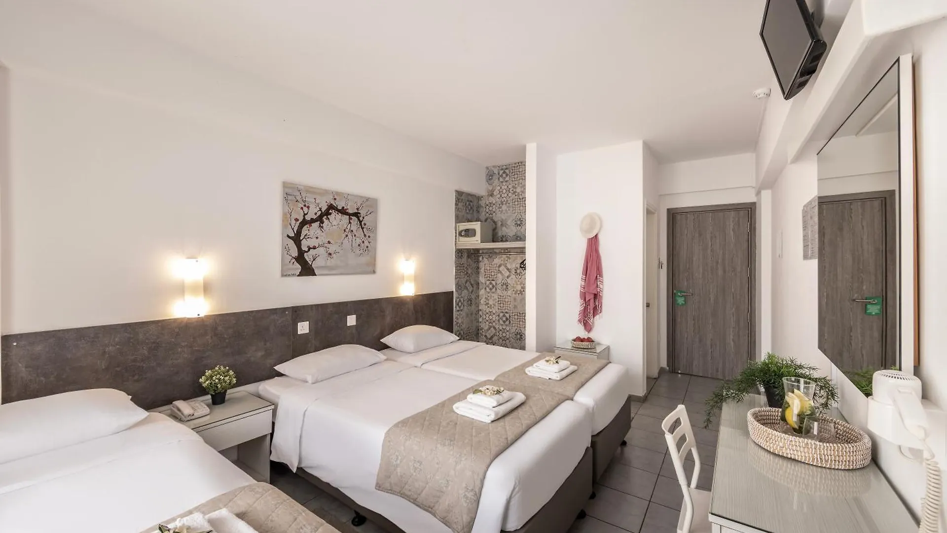 Cactus Hotel Larnaca 2*,